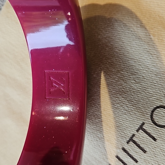 Louis Vuitton Bangle Fuschia Pink Resin Silver Logo Studs Mother of Pearl Fleurs - Picture 4 of 6